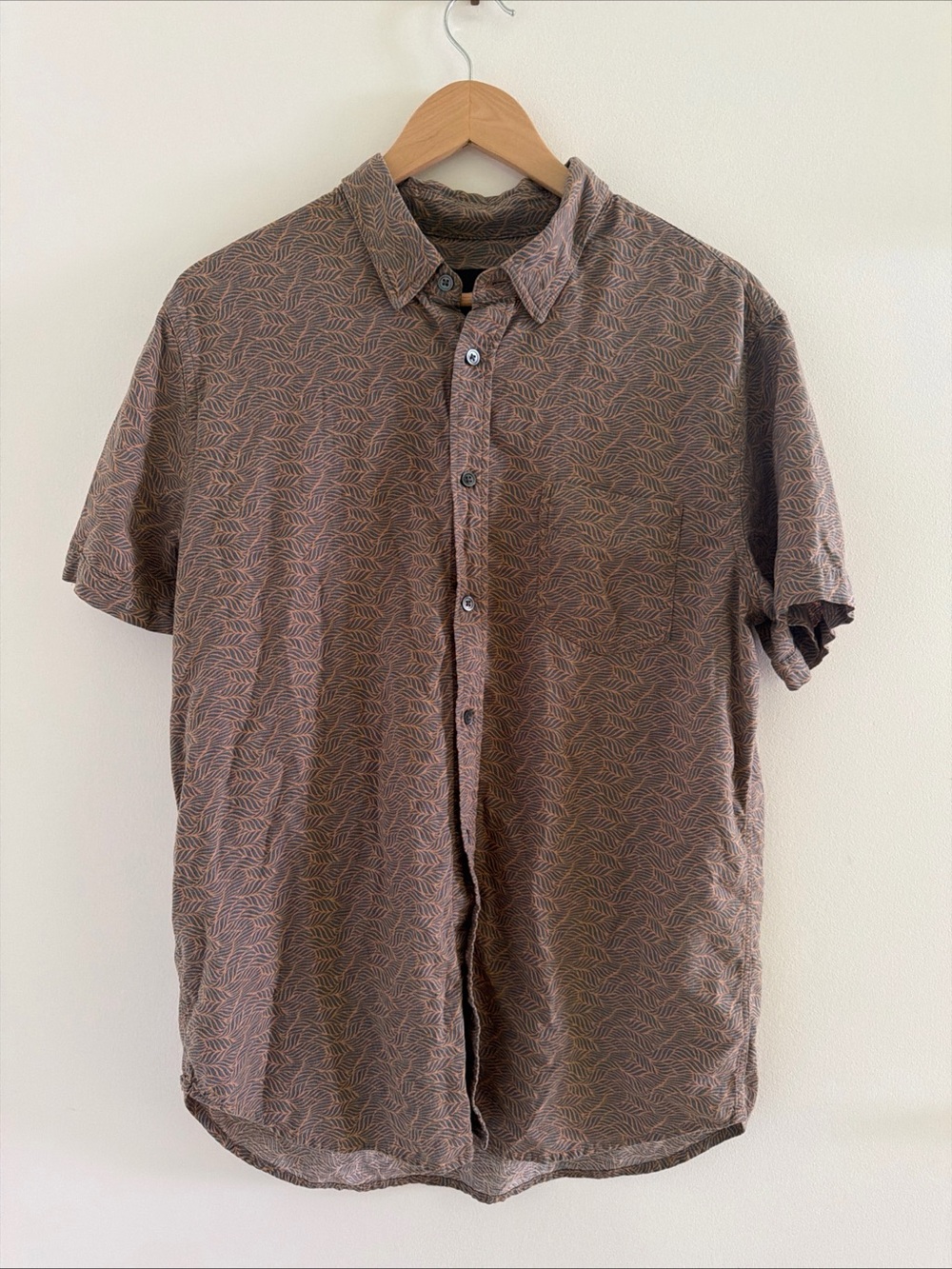 Rails Carson Linen Blend Short Sleeve  Buttondown Feather Print Brown Blue L